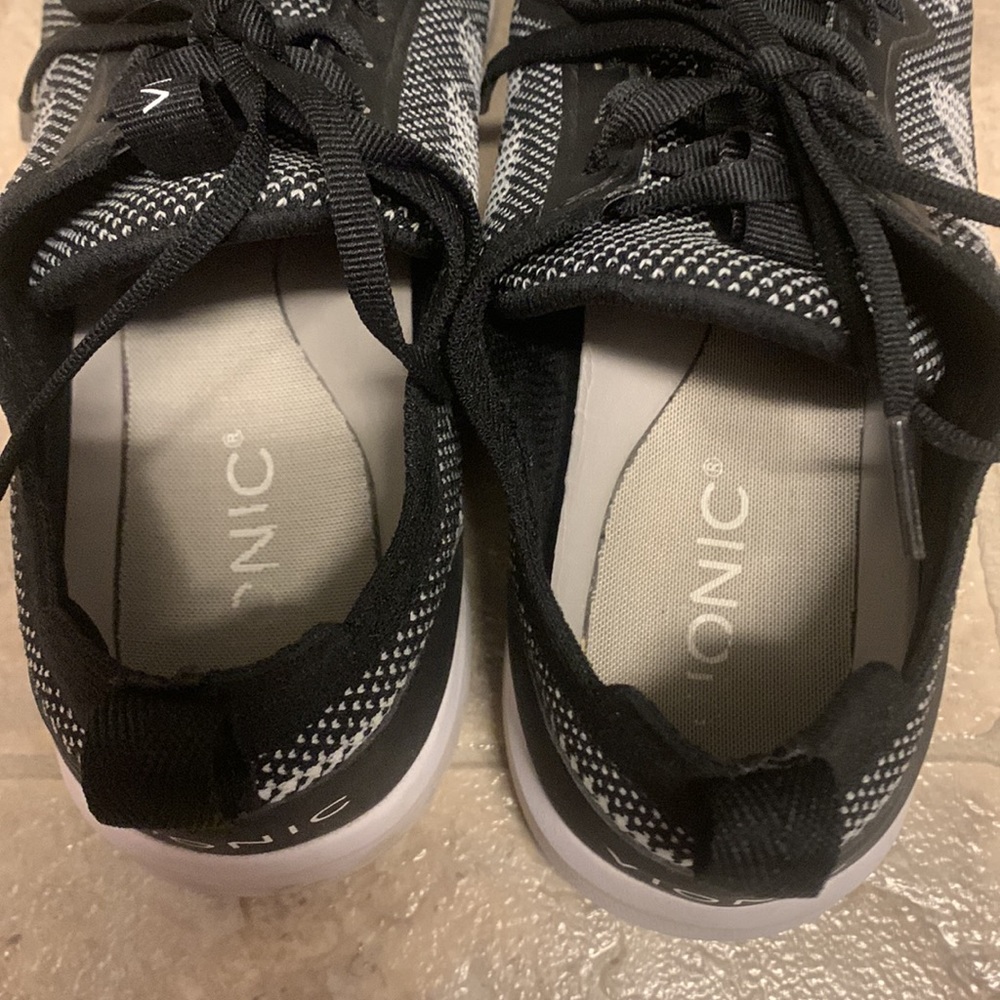 Vionic - Picture 4 of 8